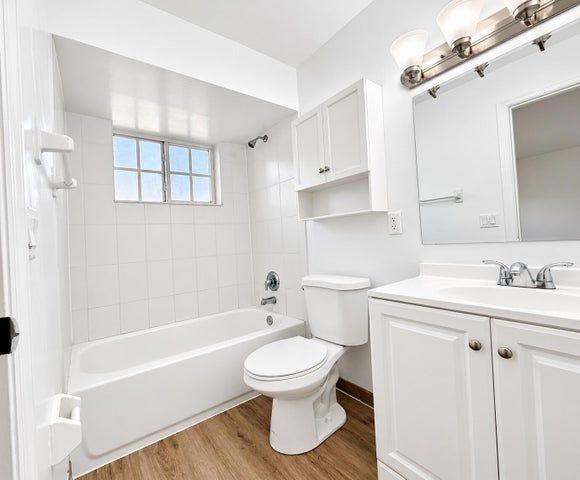 1651 Ne 33rd St - Photo 4 of 6