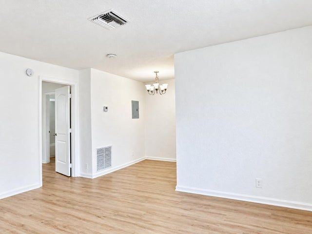1651 Ne 33rd St - Photo 5 of 6