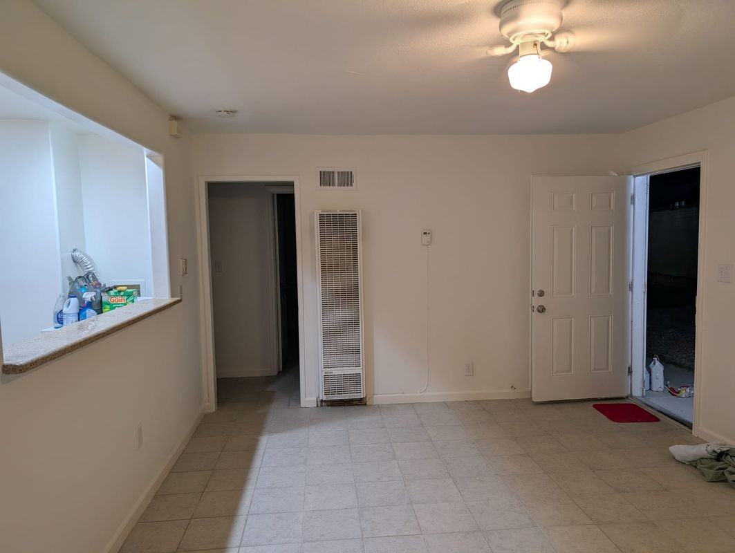 933 Carson St - Photo 2 of 4