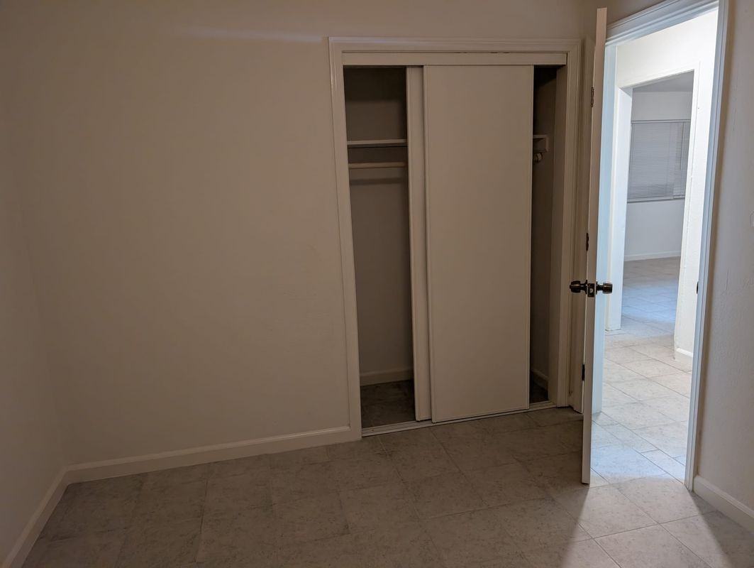 933 Carson St - Photo 3 of 4