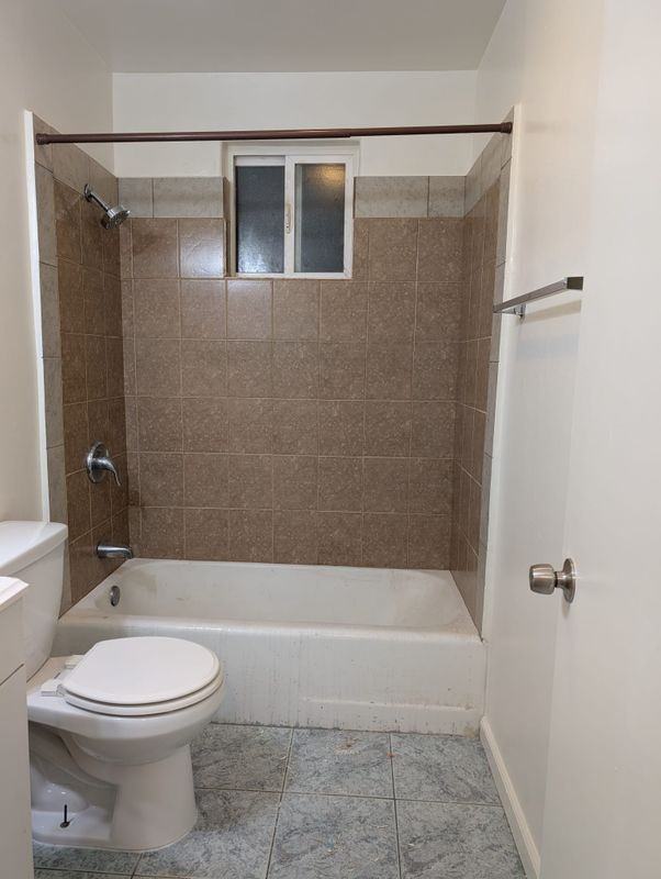 933 Carson St - Photo 4 of 4