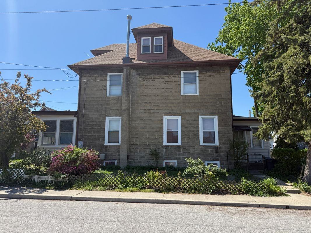 45 Russell St - Photo 5 of 5