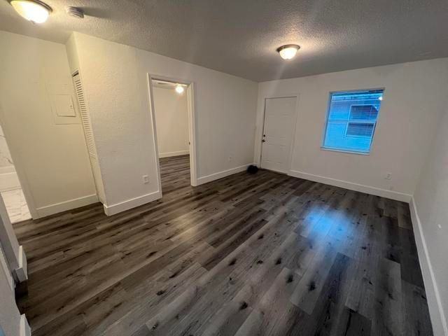 242 Nw 14th St ##2 - Photo 3 of 14