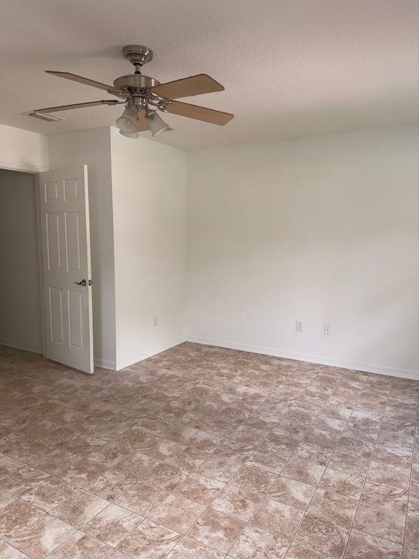 217 Bradford Dr - Photo 2 of 15