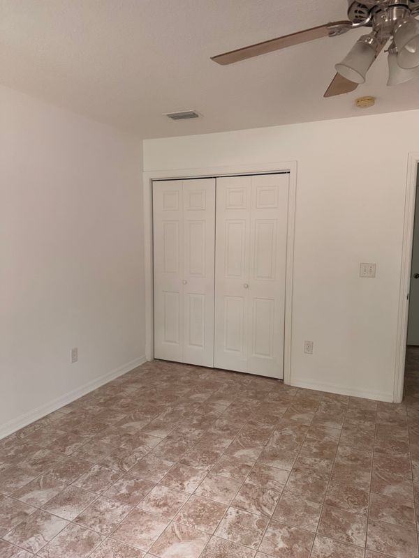 217 Bradford Dr - Photo 3 of 15