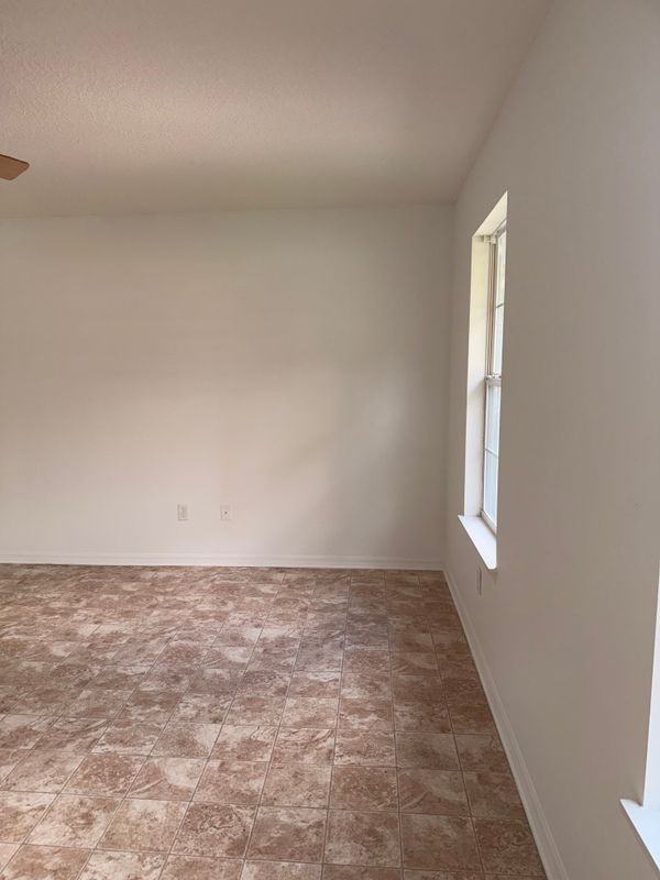 217 Bradford Dr - Photo 4 of 15