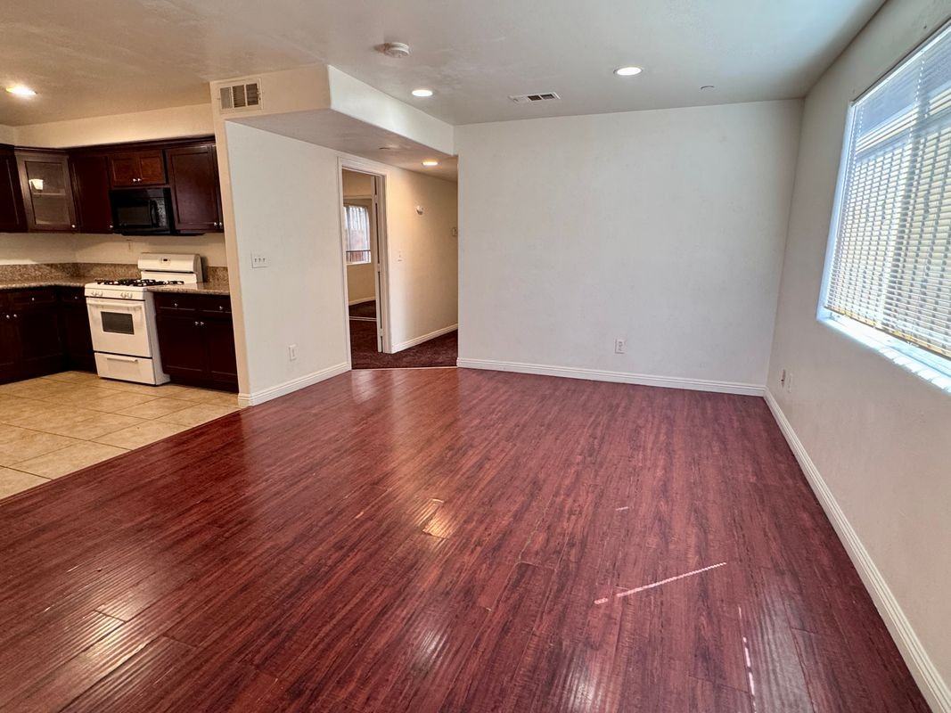 10218 S San Pedro St - Photo 6 of 15