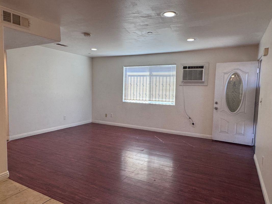 10218 S San Pedro St - Photo 7 of 15