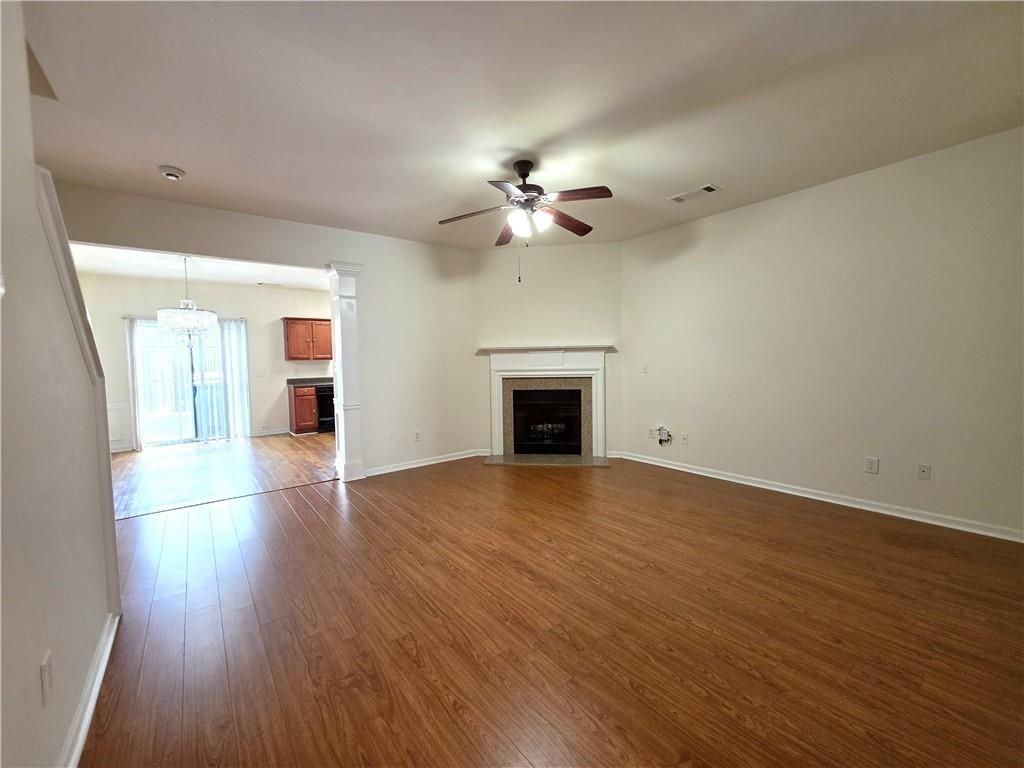 1908 Dilcrest Dr - Photo 3 of 28