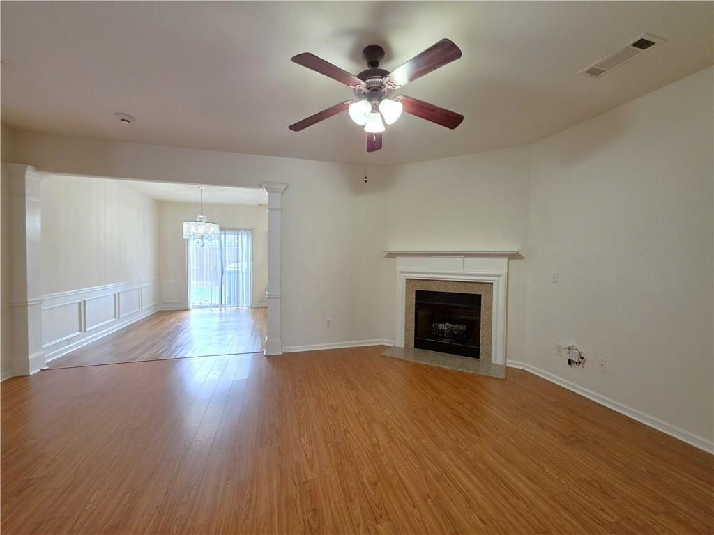 1908 Dilcrest Dr - Photo 4 of 28