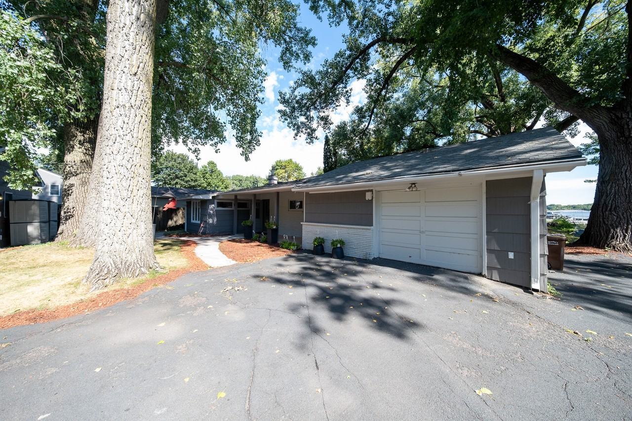 112 Peninsula Rd - Photo 4 of 35