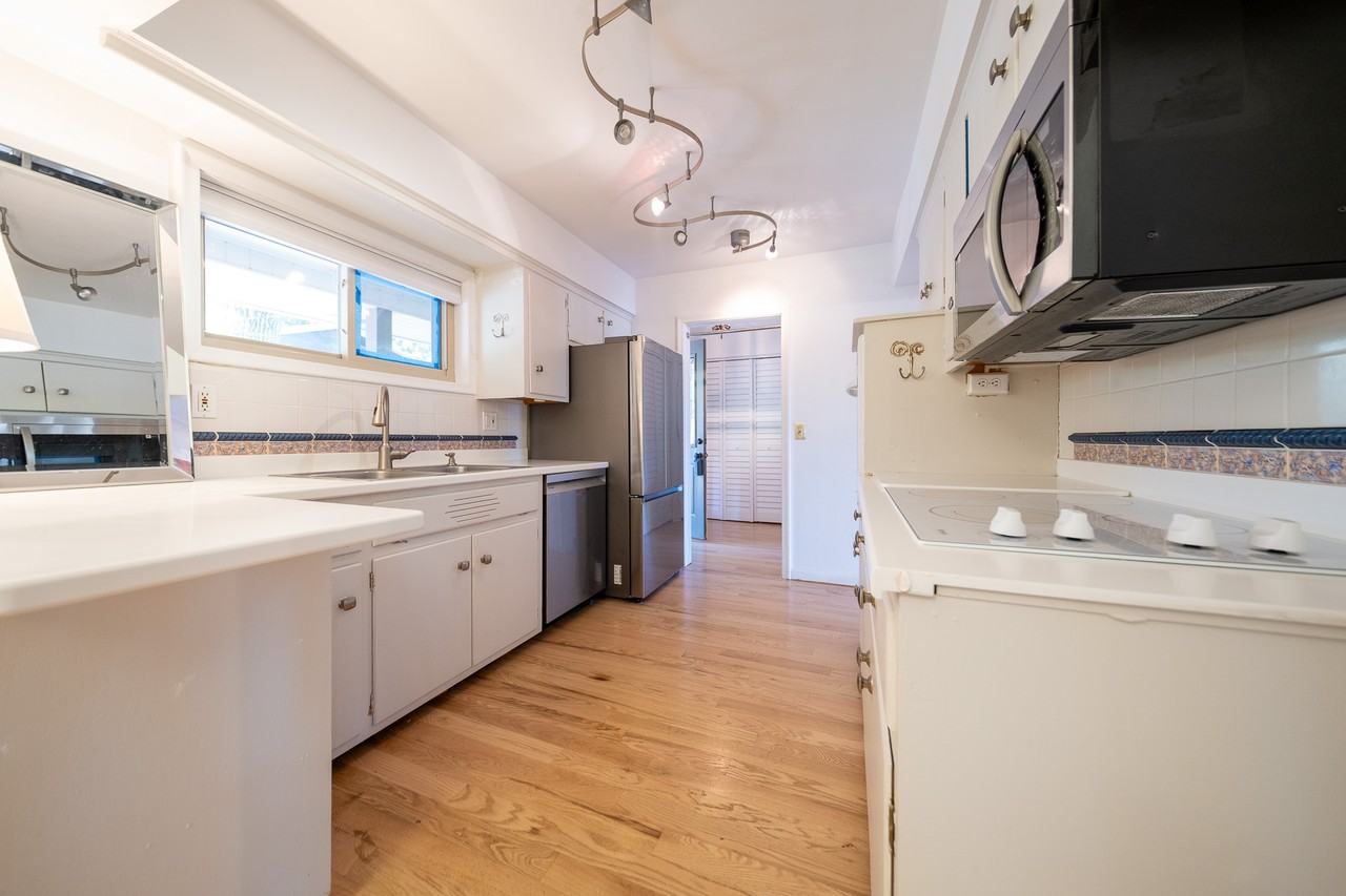 112 Peninsula Rd - Photo 2 of 35