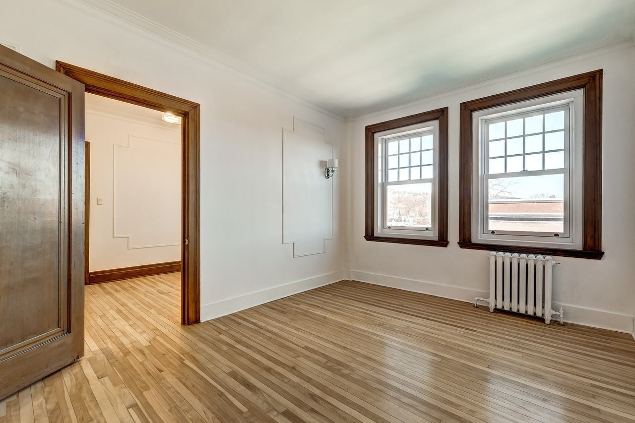 418 Claremont - Photo 3 of 8