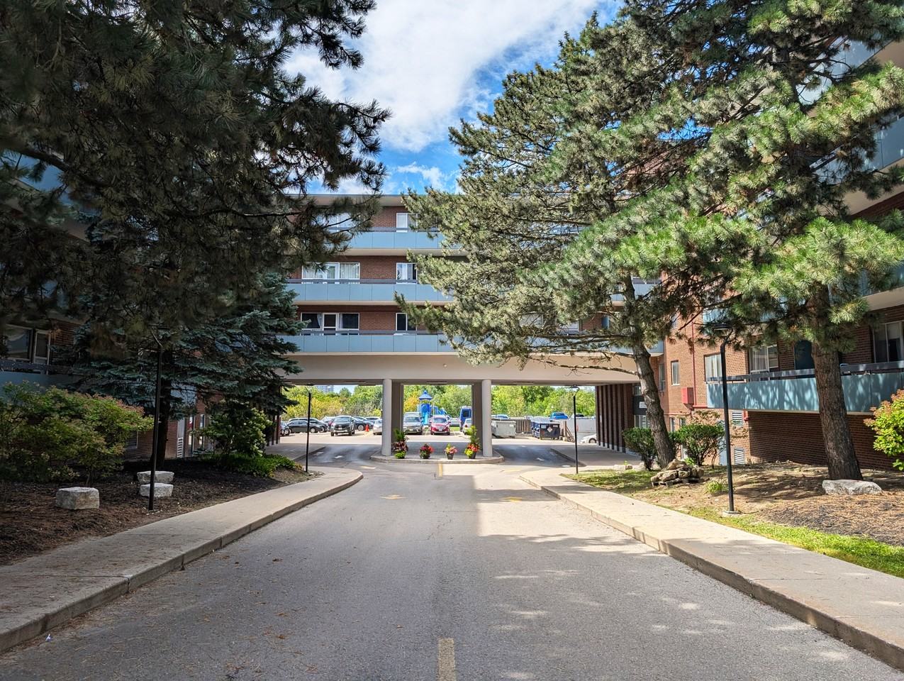 Essex Court Apartments - Photo 4 of 26