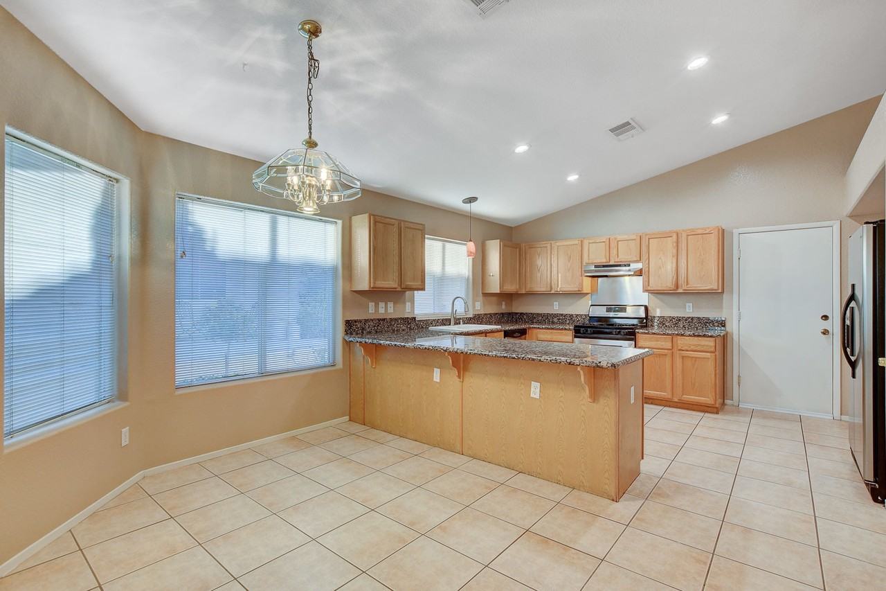 7861 W Delhi Ave - Photo 4 of 29