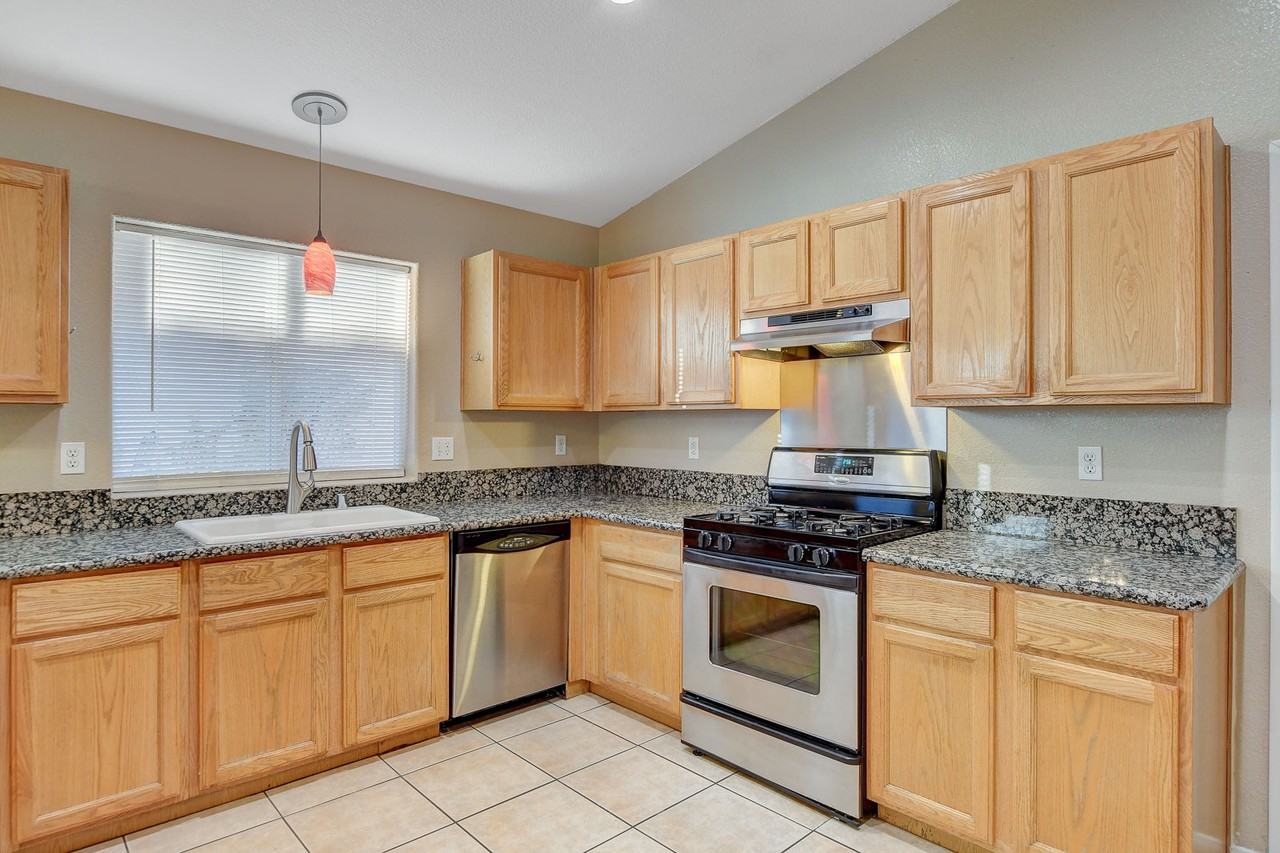 7861 W Delhi Ave - Photo 5 of 29