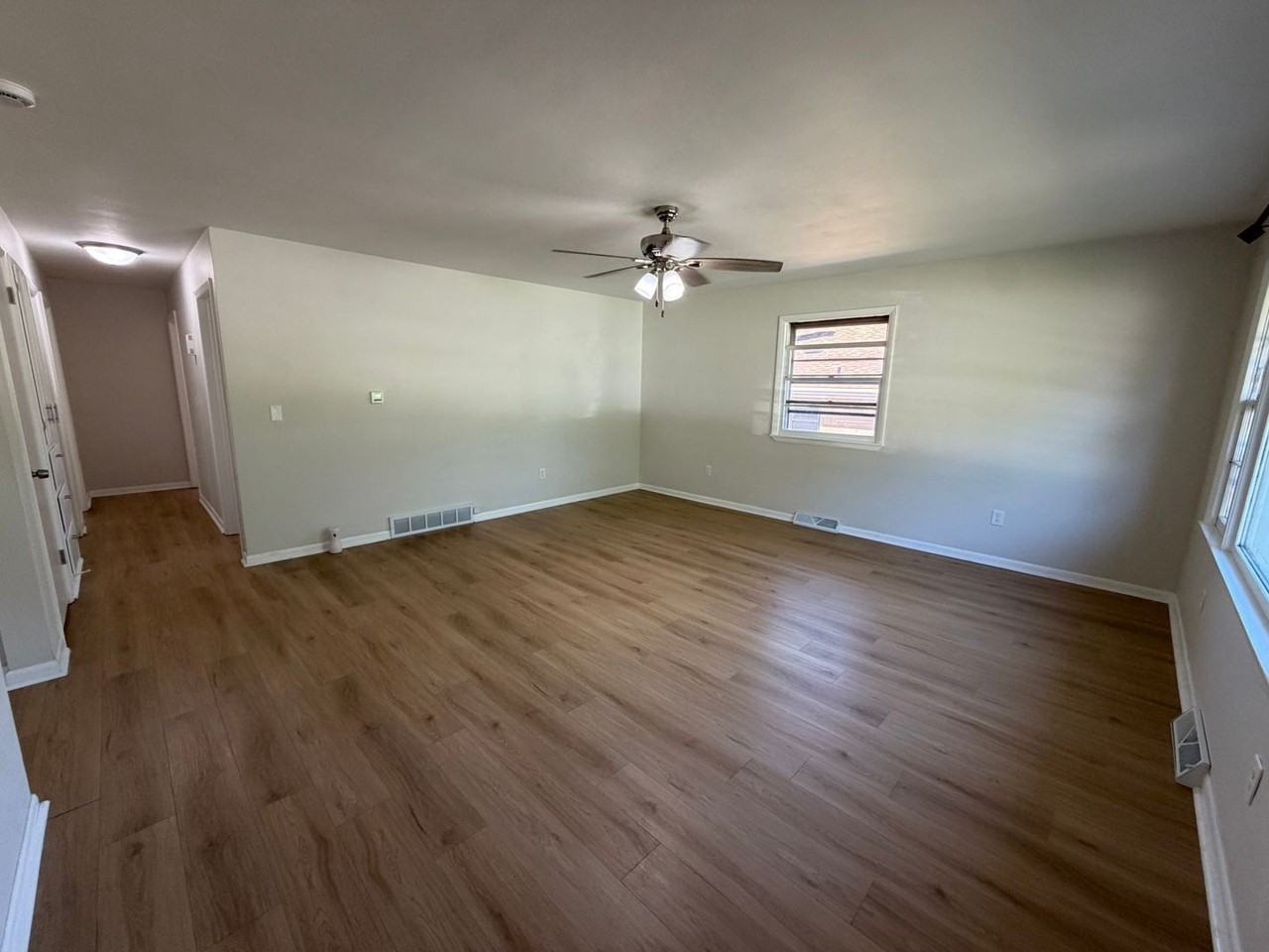 6130 49th Ave - Photo 2 of 9