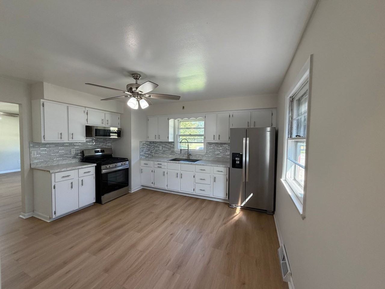 6130 49th Ave - Photo 3 of 9