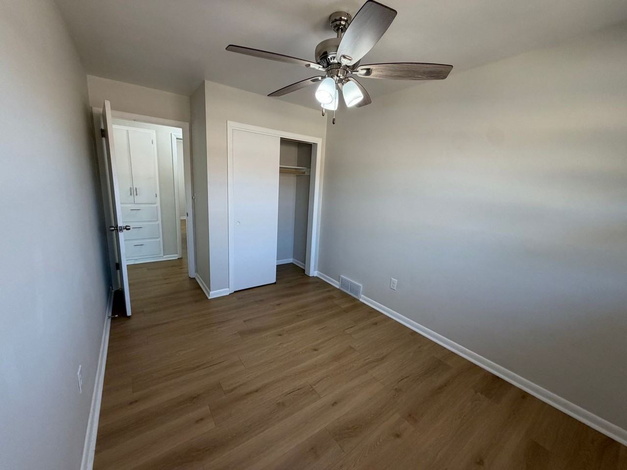 6130 49th Ave - Photo 4 of 9