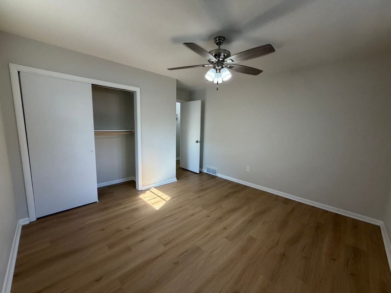 6130 49th Ave - Photo 5 of 9