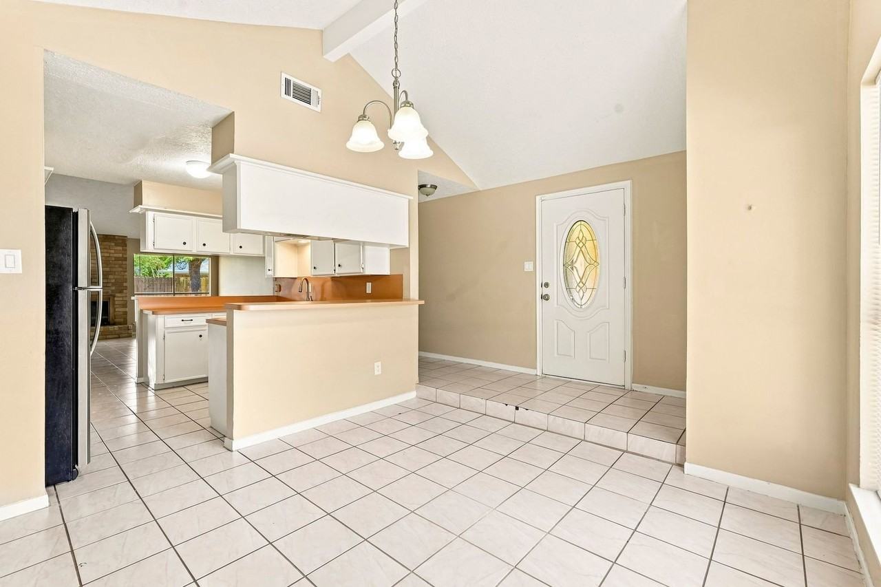 703 Conestoga Cir - Photo 5 of 25