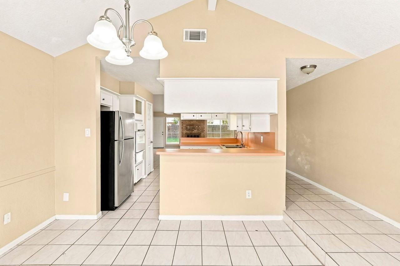 703 Conestoga Cir - Photo 6 of 25