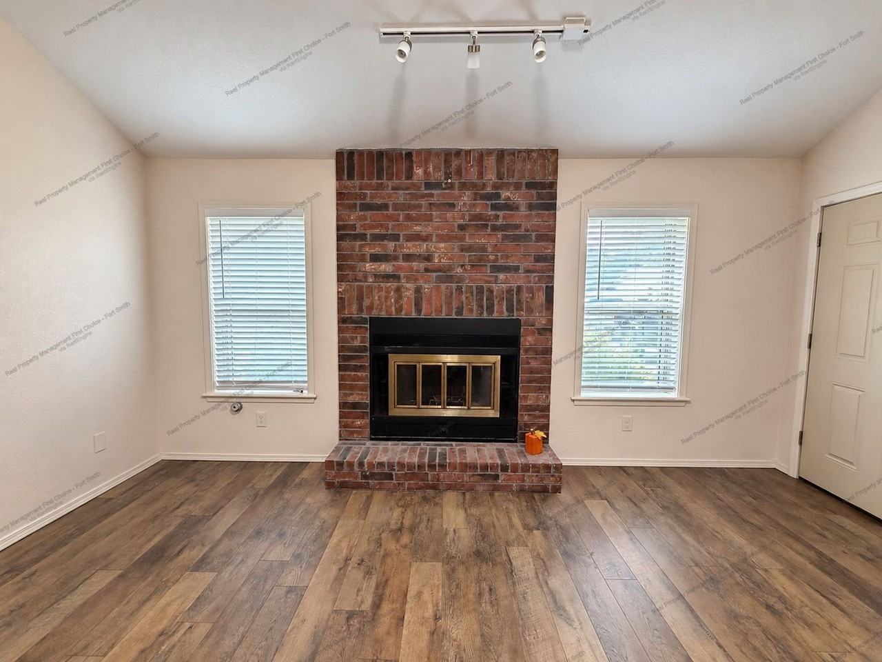 1707 Brooken Hill Dr - Photo 4 of 24