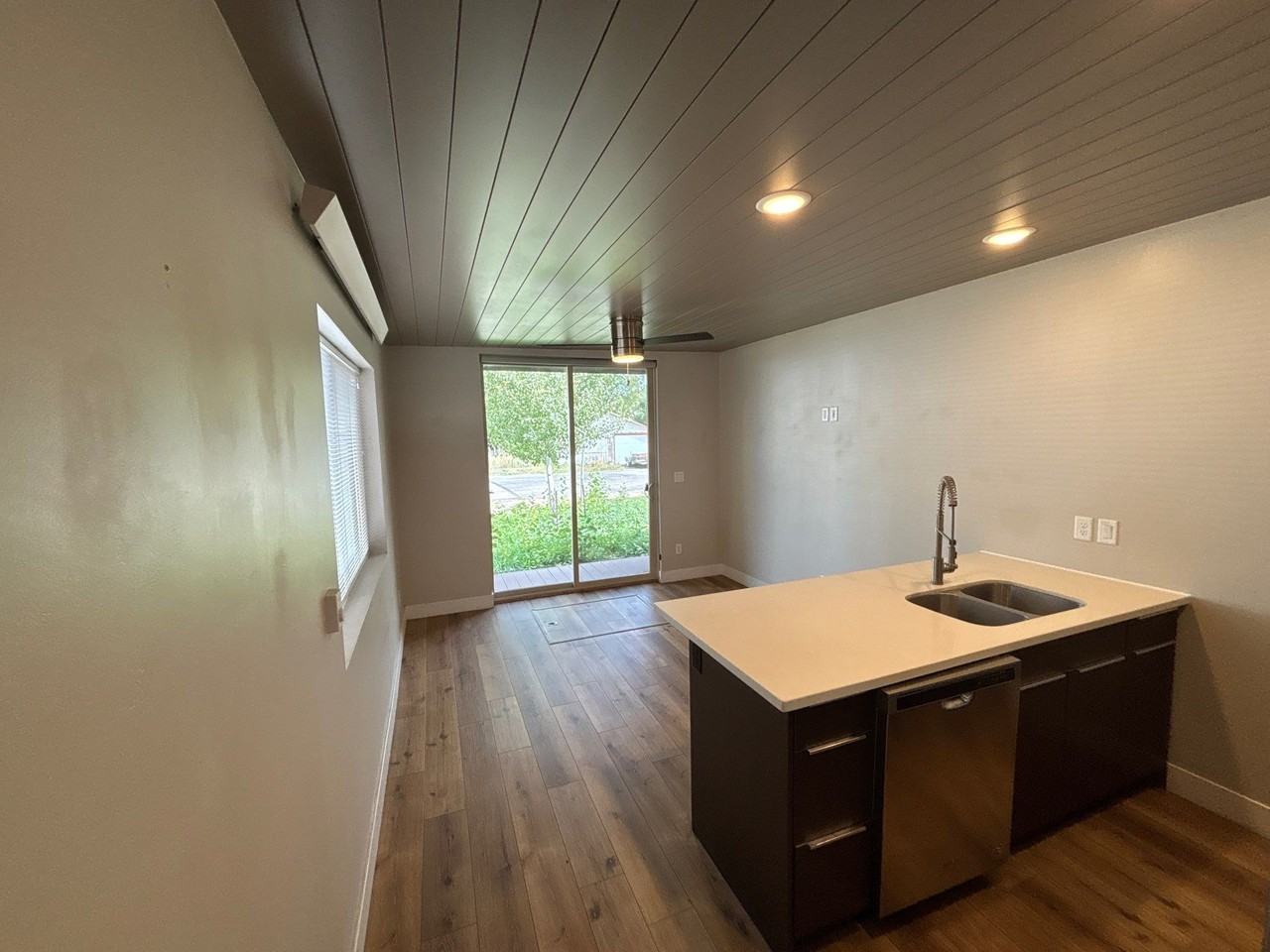 280 E Washington Ave #G - Photo 2 of 19