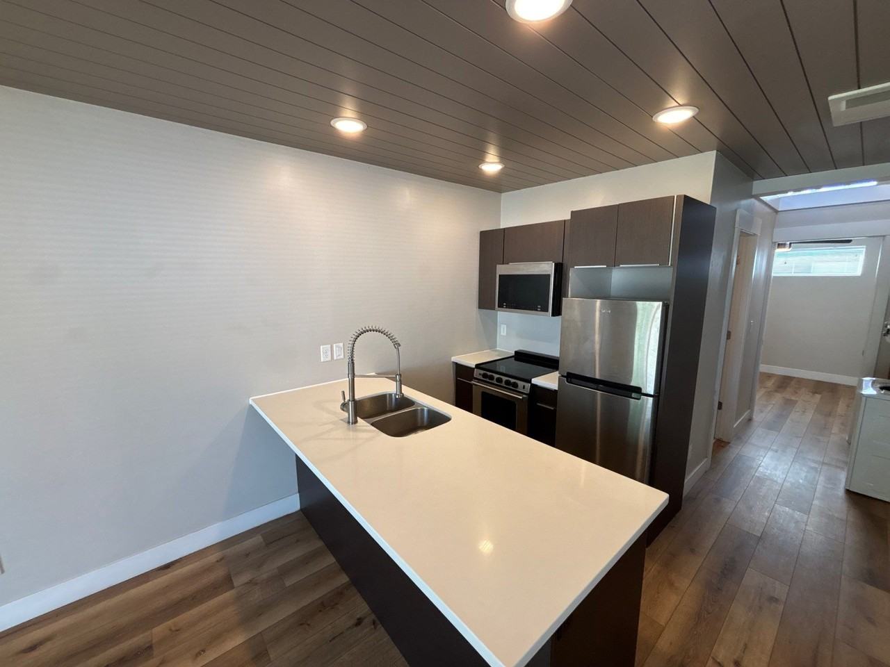 280 E Washington Ave #G - Photo 3 of 19