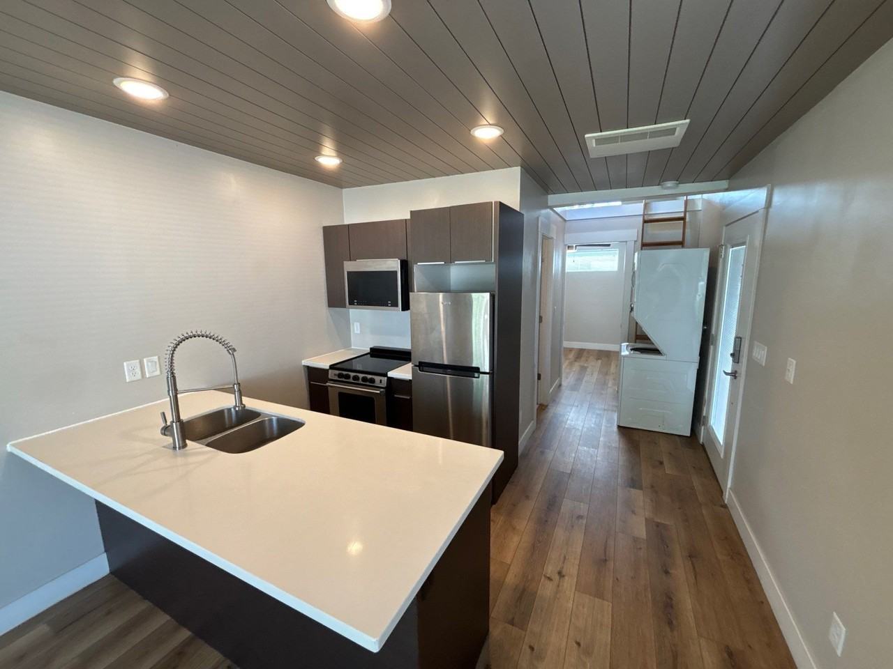 280 E Washington Ave #G - Photo 4 of 19