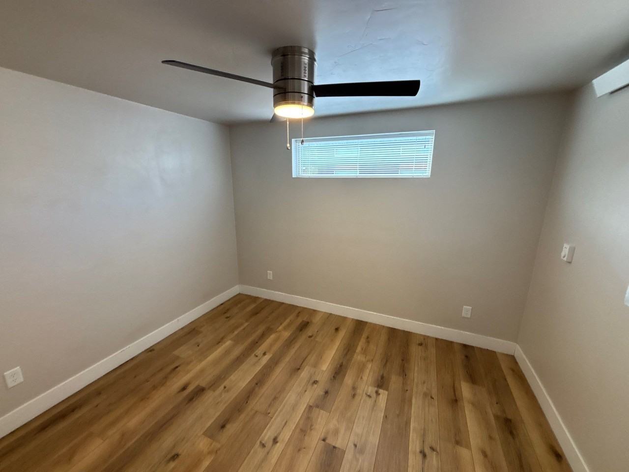 280 E Washington Ave #G - Photo 5 of 19