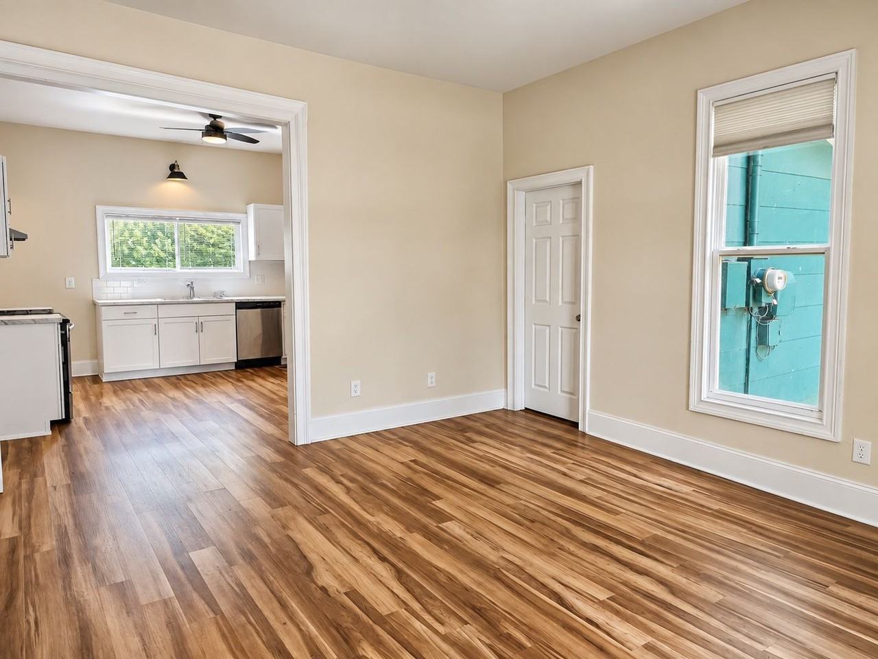 202 Sawyer St - Photo 3 of 19