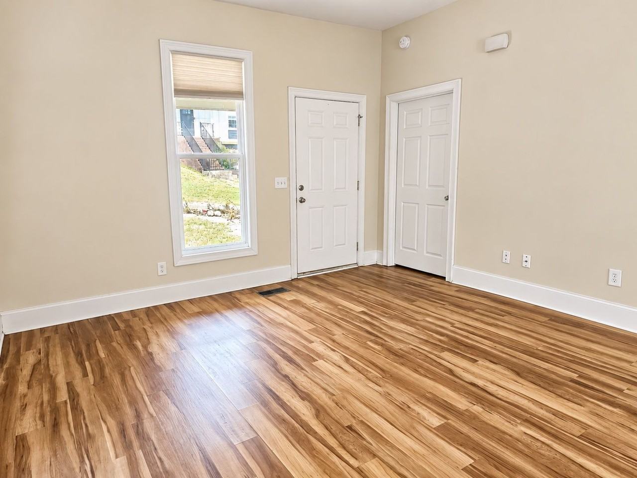 202 Sawyer St - Photo 5 of 19