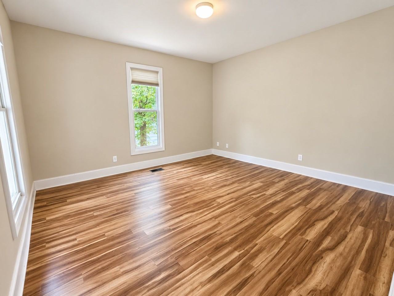 202 Sawyer St - Photo 7 of 19