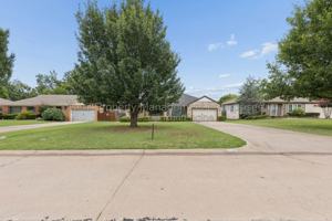 featured image of 1108 Larchmont Ln