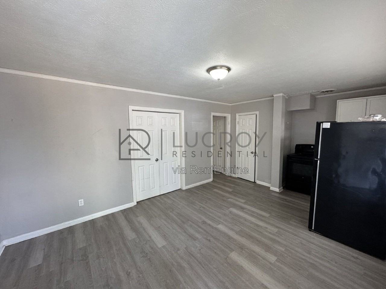 205 Stirling St - Photo 2 of 7