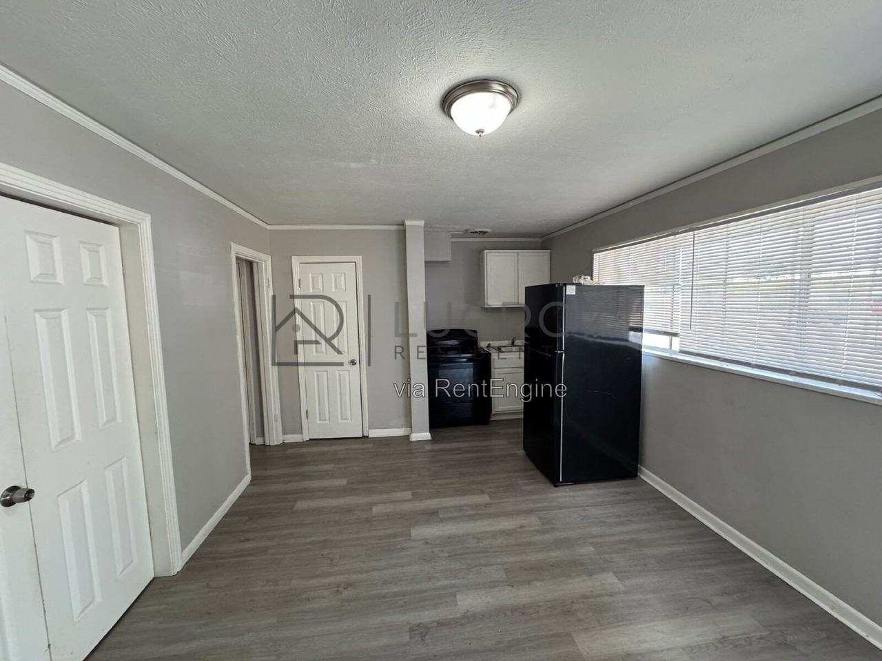 205 Stirling St - Photo 3 of 7