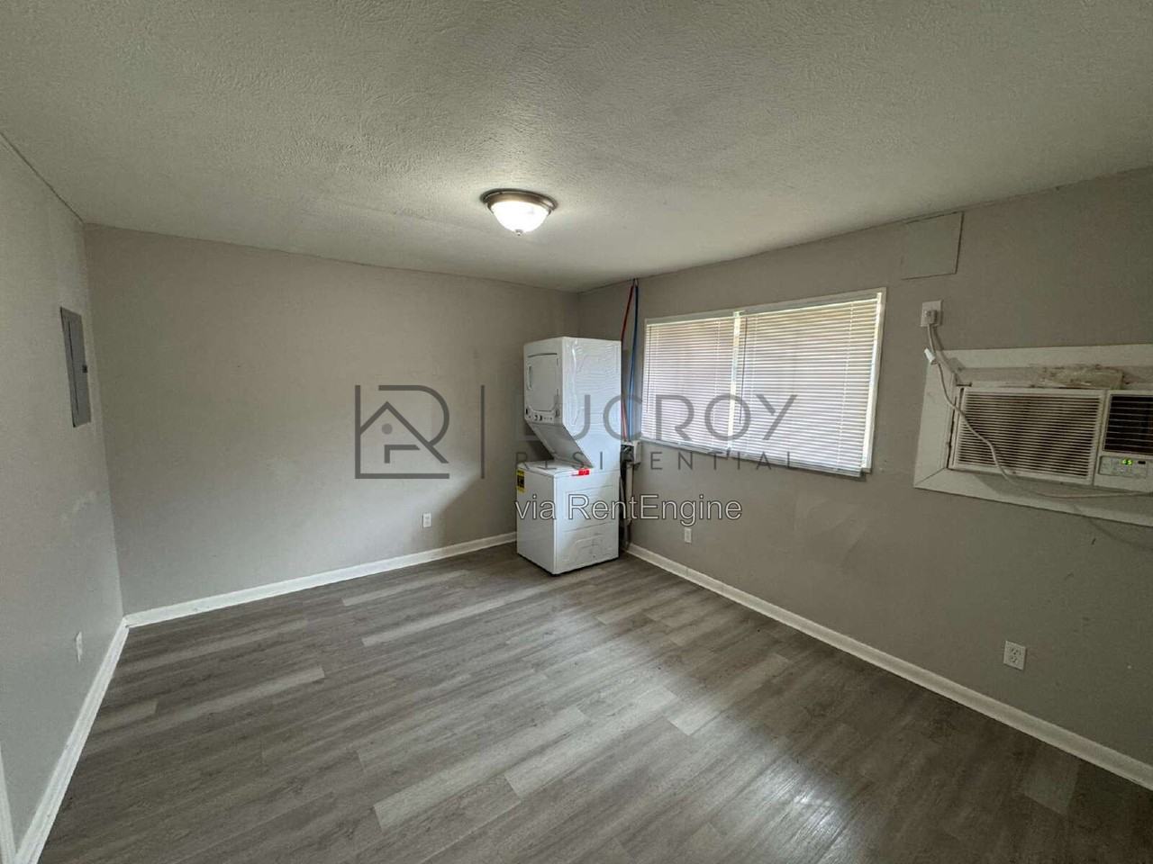 205 Stirling St - Photo 6 of 7
