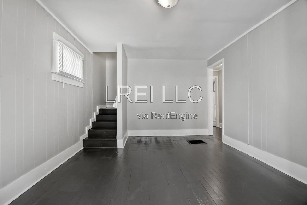 131 N 39th St - Photo 2 of 14
