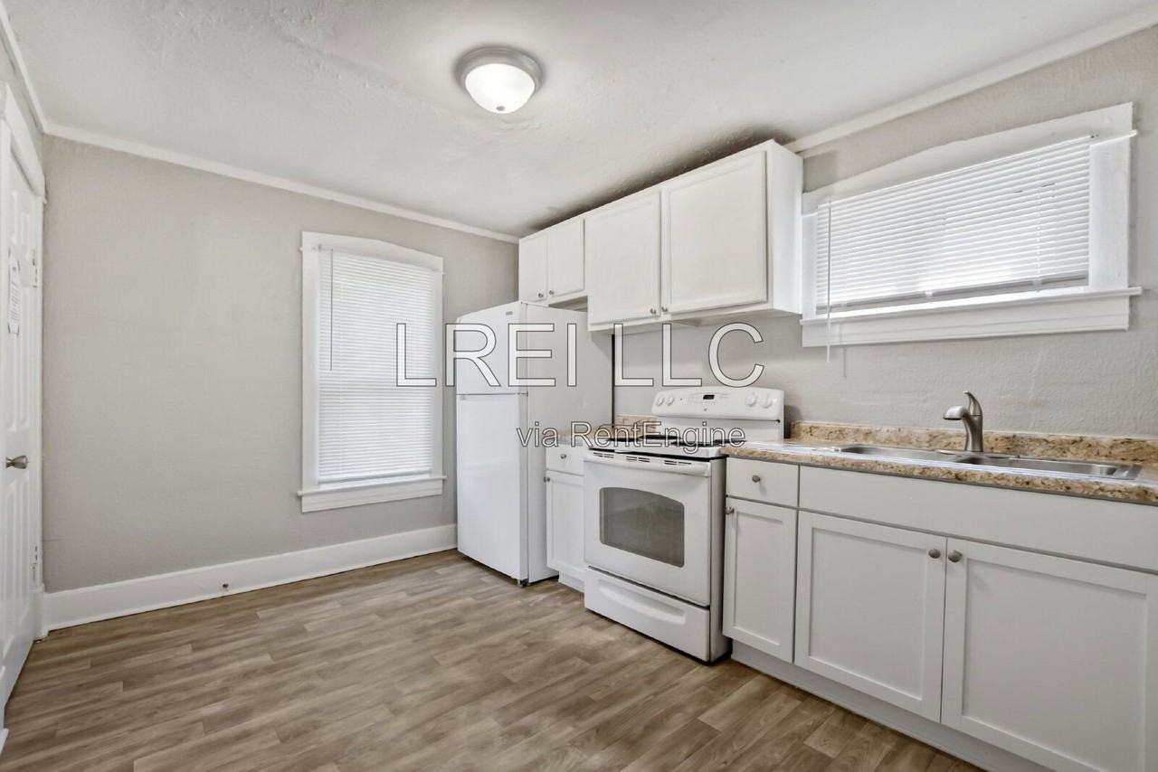 131 N 39th St - Photo 3 of 14