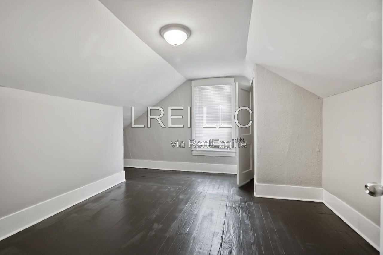 131 N 39th St - Photo 7 of 14