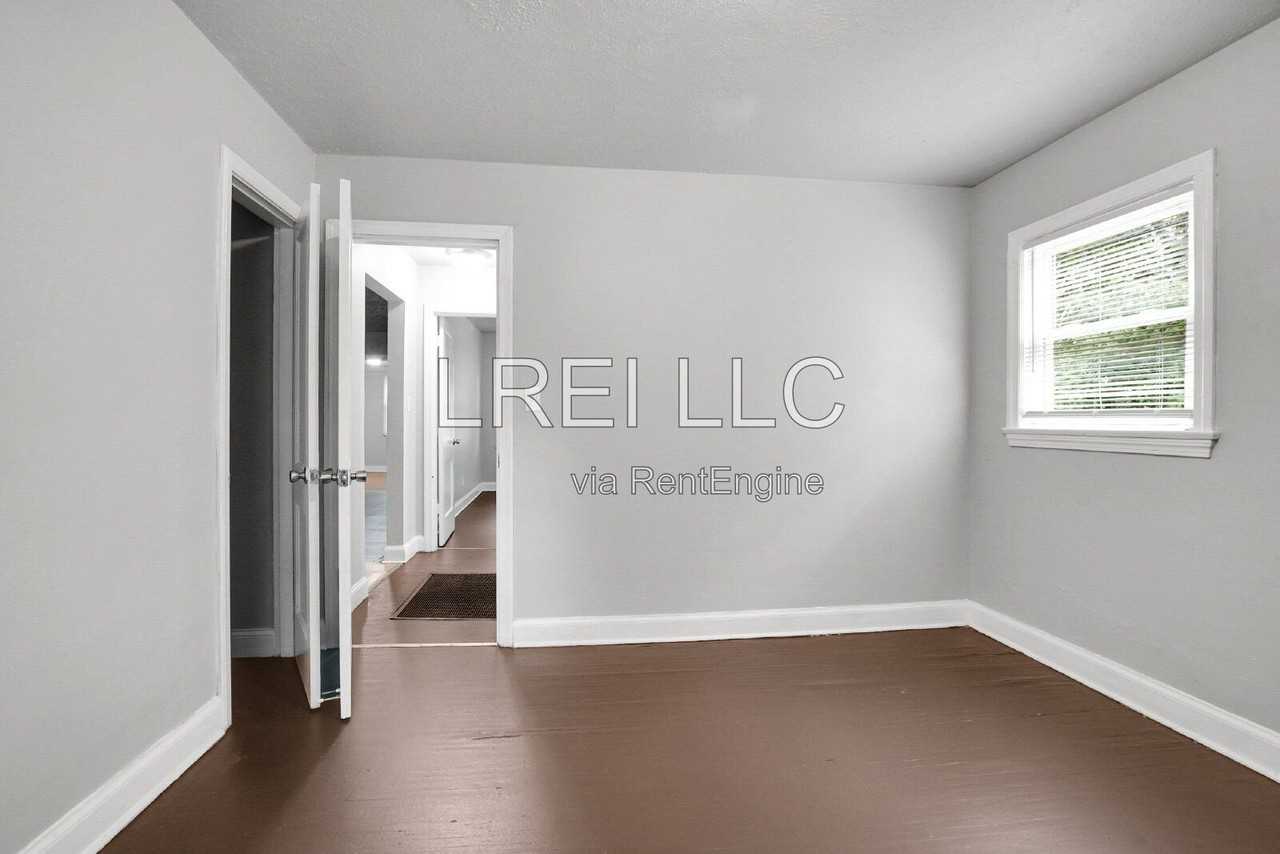 642 Sandra Ct - Photo 4 of 13