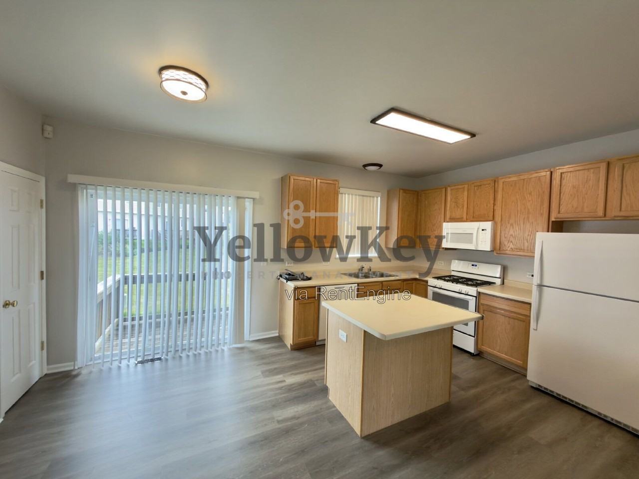 1755 Fredericksburg Ln - Photo 3 of 10