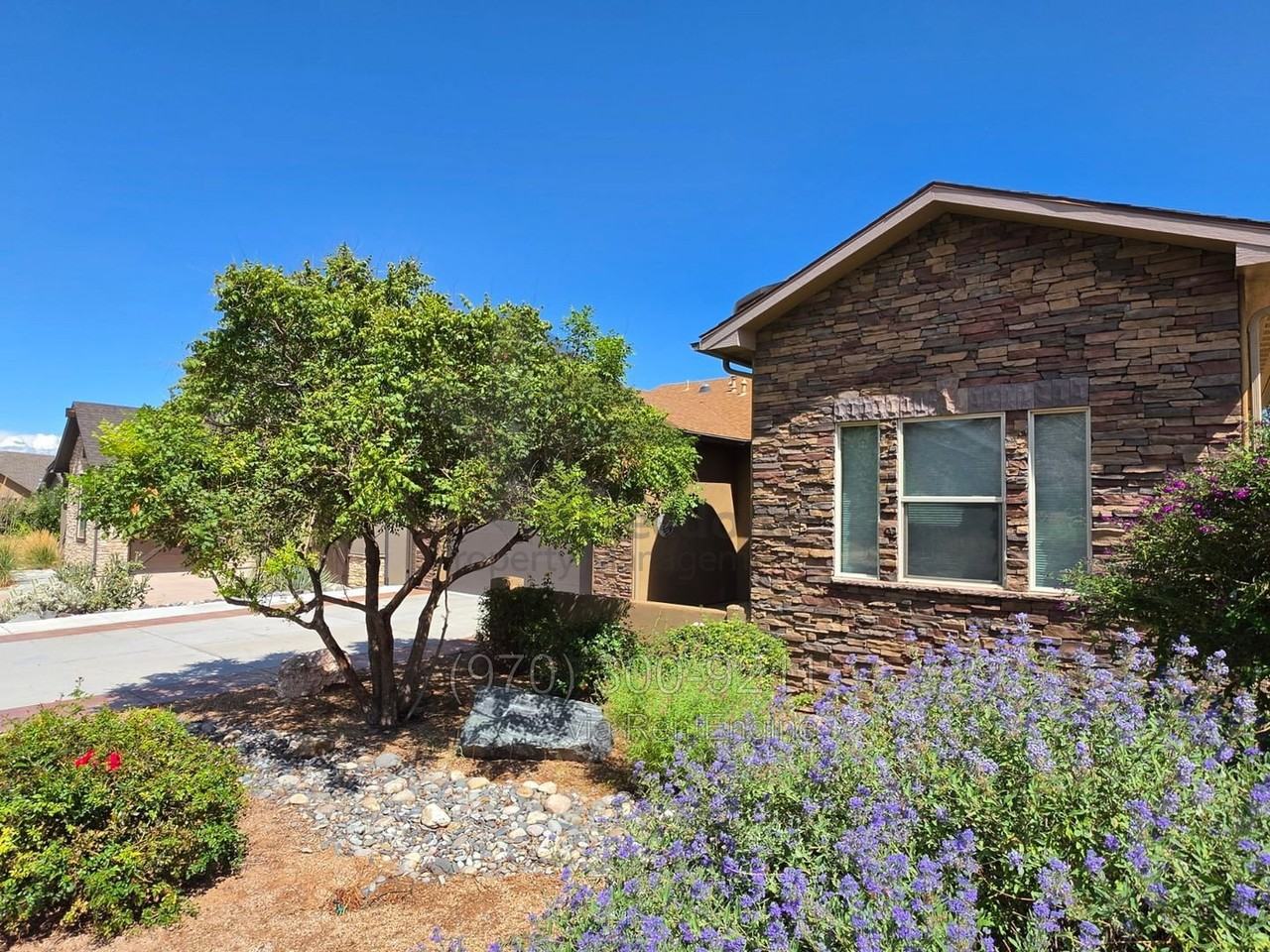 2096 Two Wood Dr - Photo 4 of 28