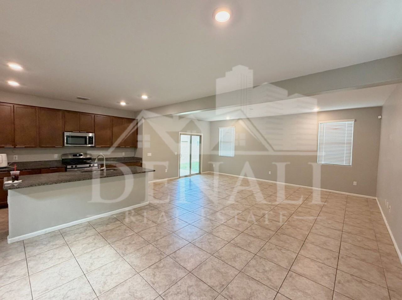 7833 S Sugarbend Dr - Photo 4 of 19