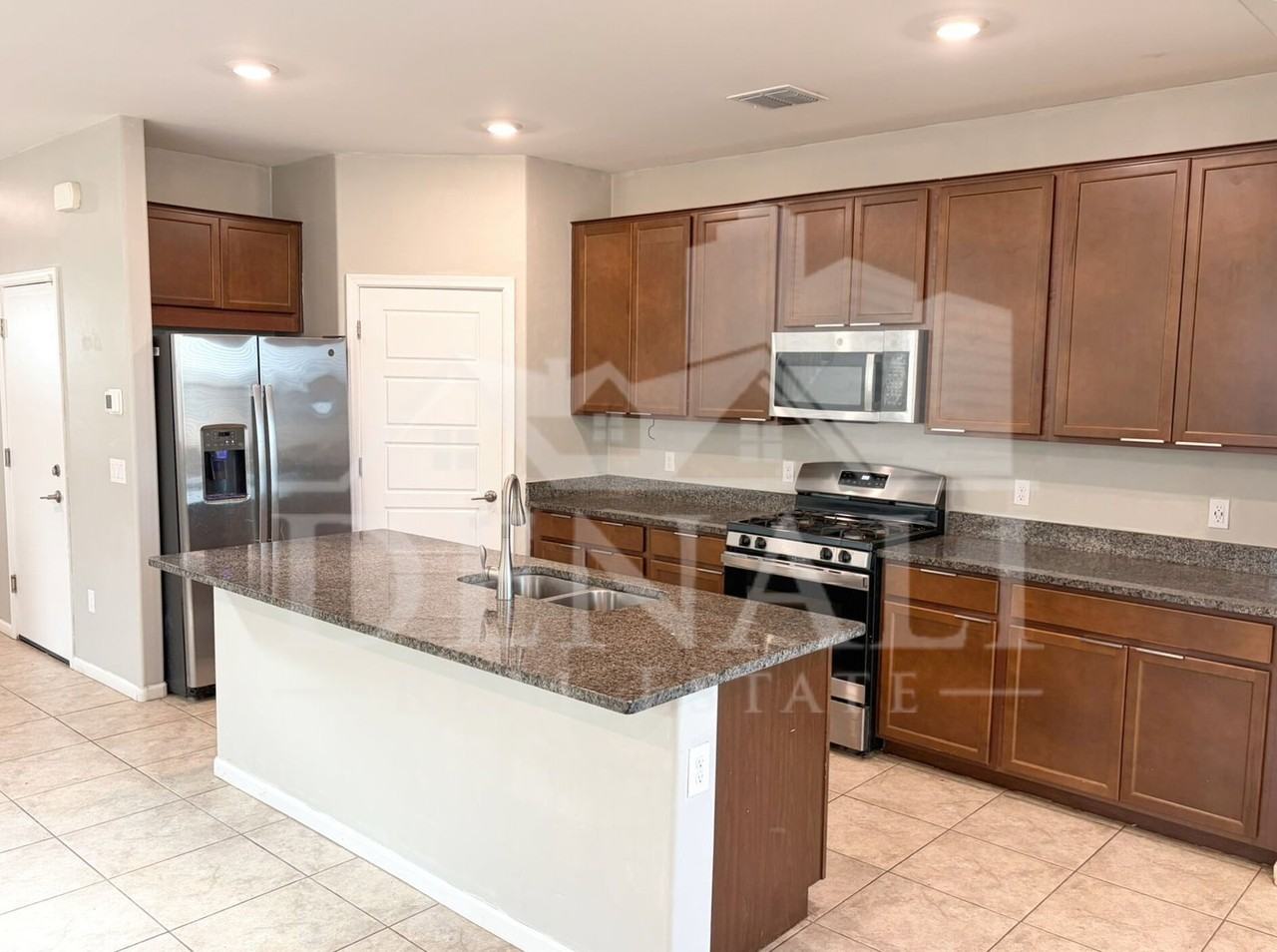 7833 S Sugarbend Dr - Photo 5 of 19