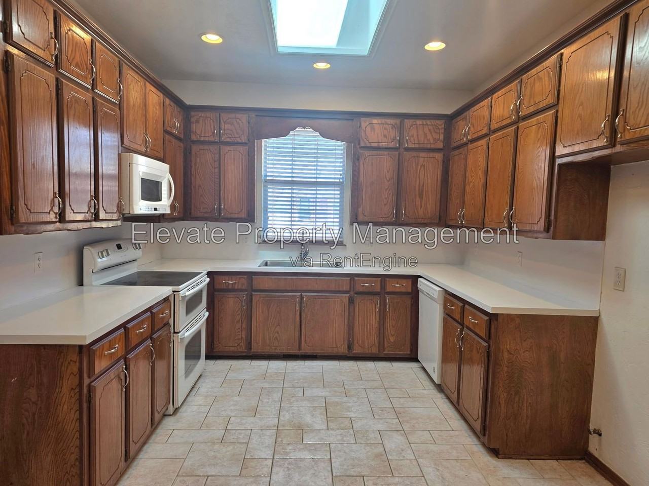 1204 Sw 128th St - Photo 2 of 19