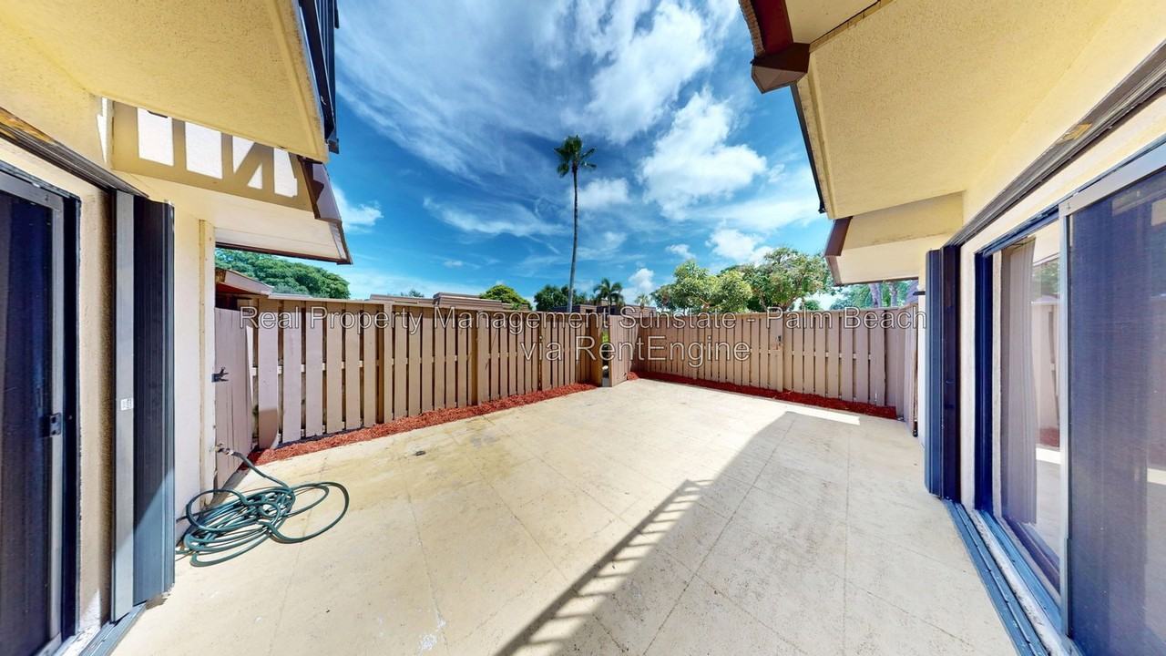 1118 11th Ct - Photo 3 of 23