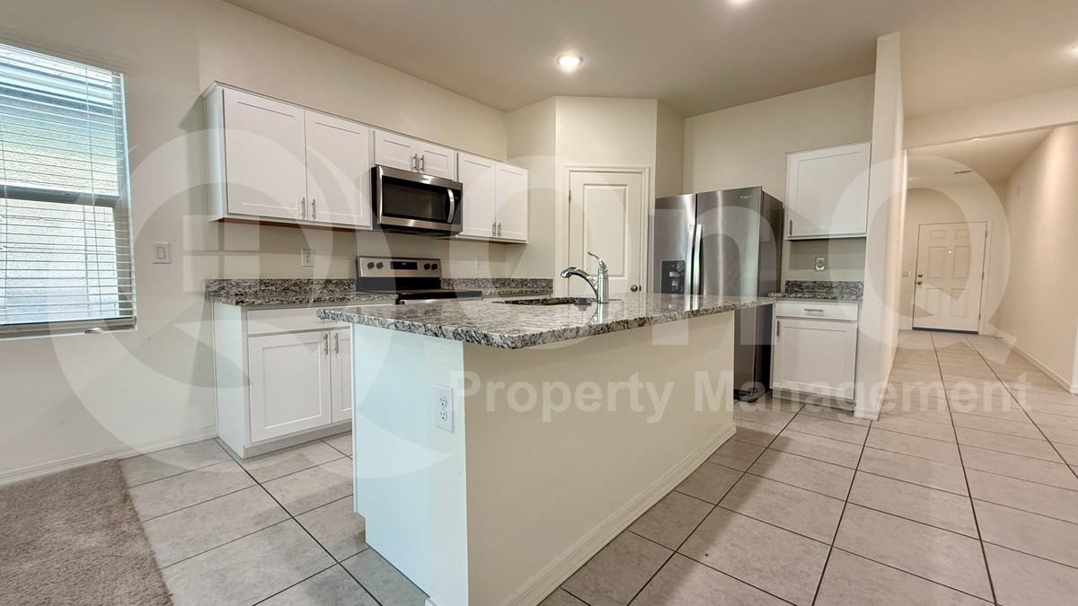 10962 N 165th Ave - Photo 4 of 26