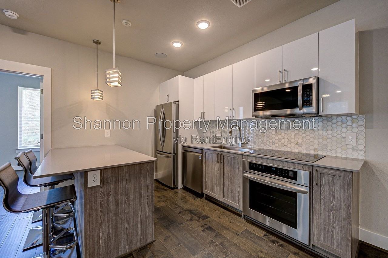 4819 Caroline St #104 - Photo 4 of 20